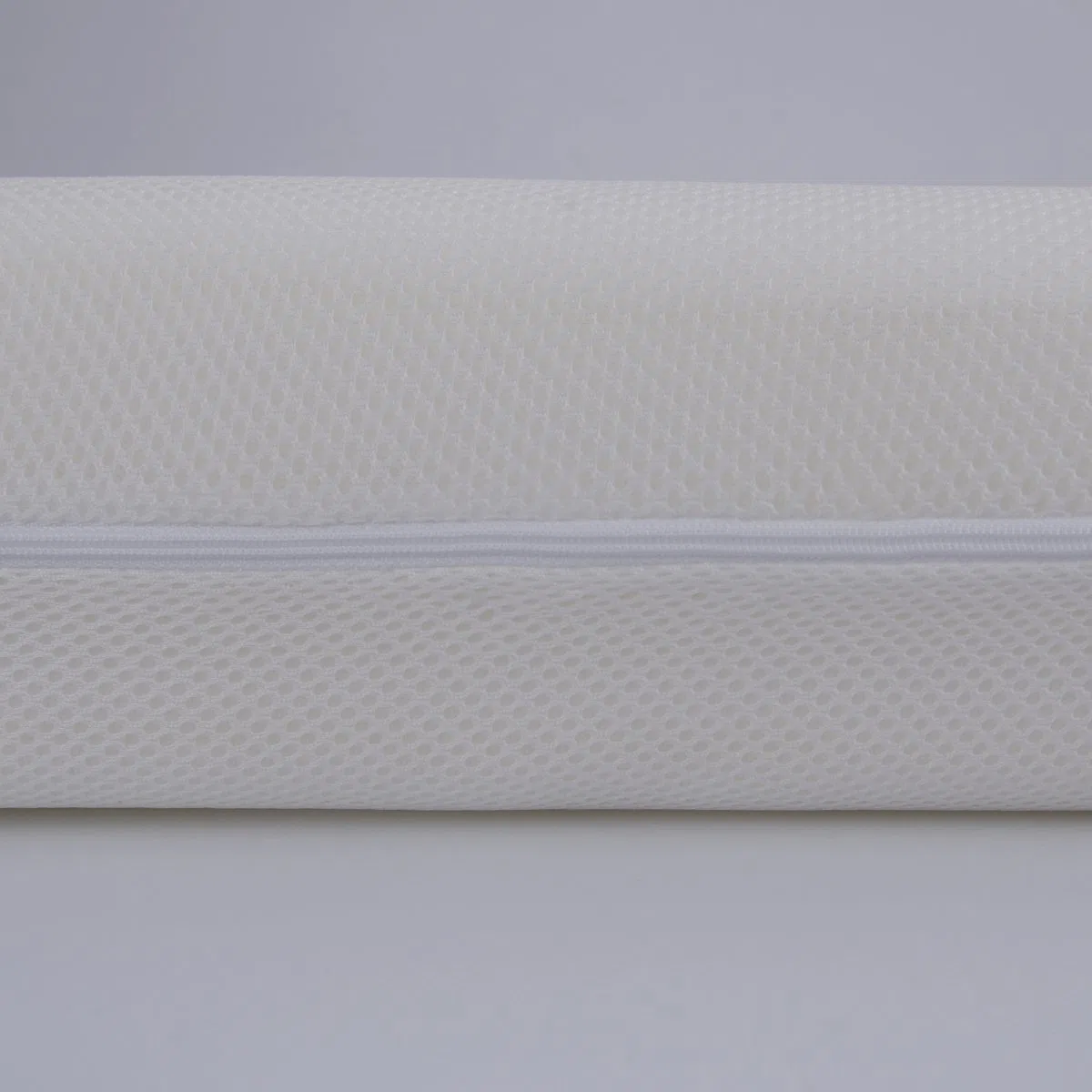 PEKITAS - Materac mini do łóżeczka 60 x 80 cm, erogonomiczny pokrowiec 3D oddychający, zapobiegający zaparowaniu z nadającym się do prania zamkiem, wnętrze z białej pianki, wyprodukowano w Hiszpanii