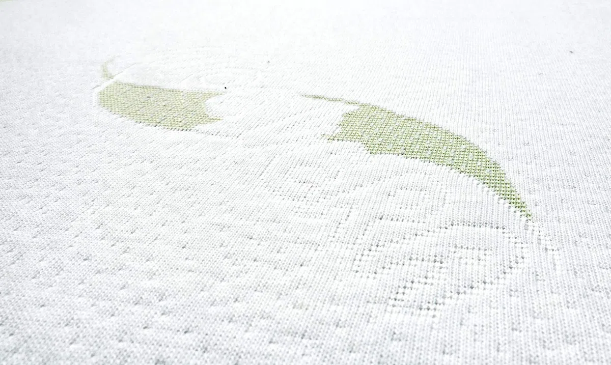 Luksusowy materac dla dziecka – 3 warstwy pianki, kaszy gryczanej i kokosa – Grubość 11 cm – Rozmiar uniwersalny 120 x 60 cm – Bezpieczny – Zdejmowany, oddychający pokrowiec